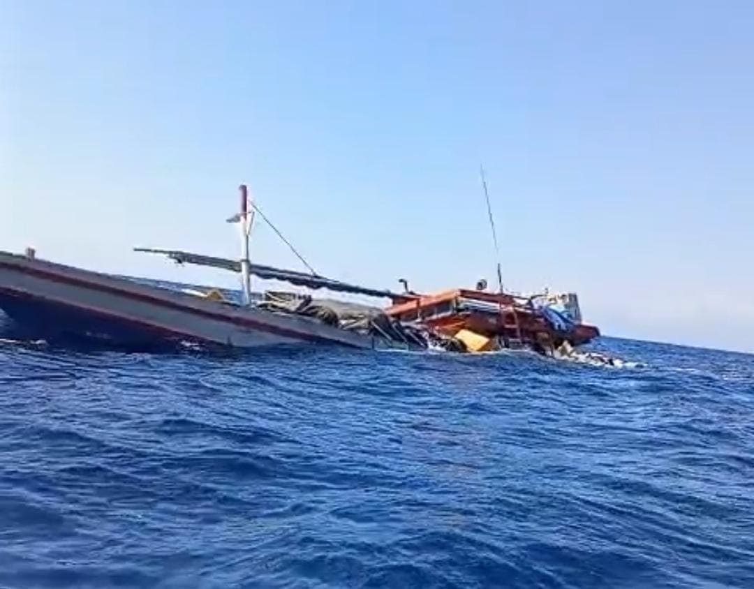 Kapal Pembawa Logistik MBG ke Pagerungan Kecil Tenggelam, Seluruh Awak Selamat