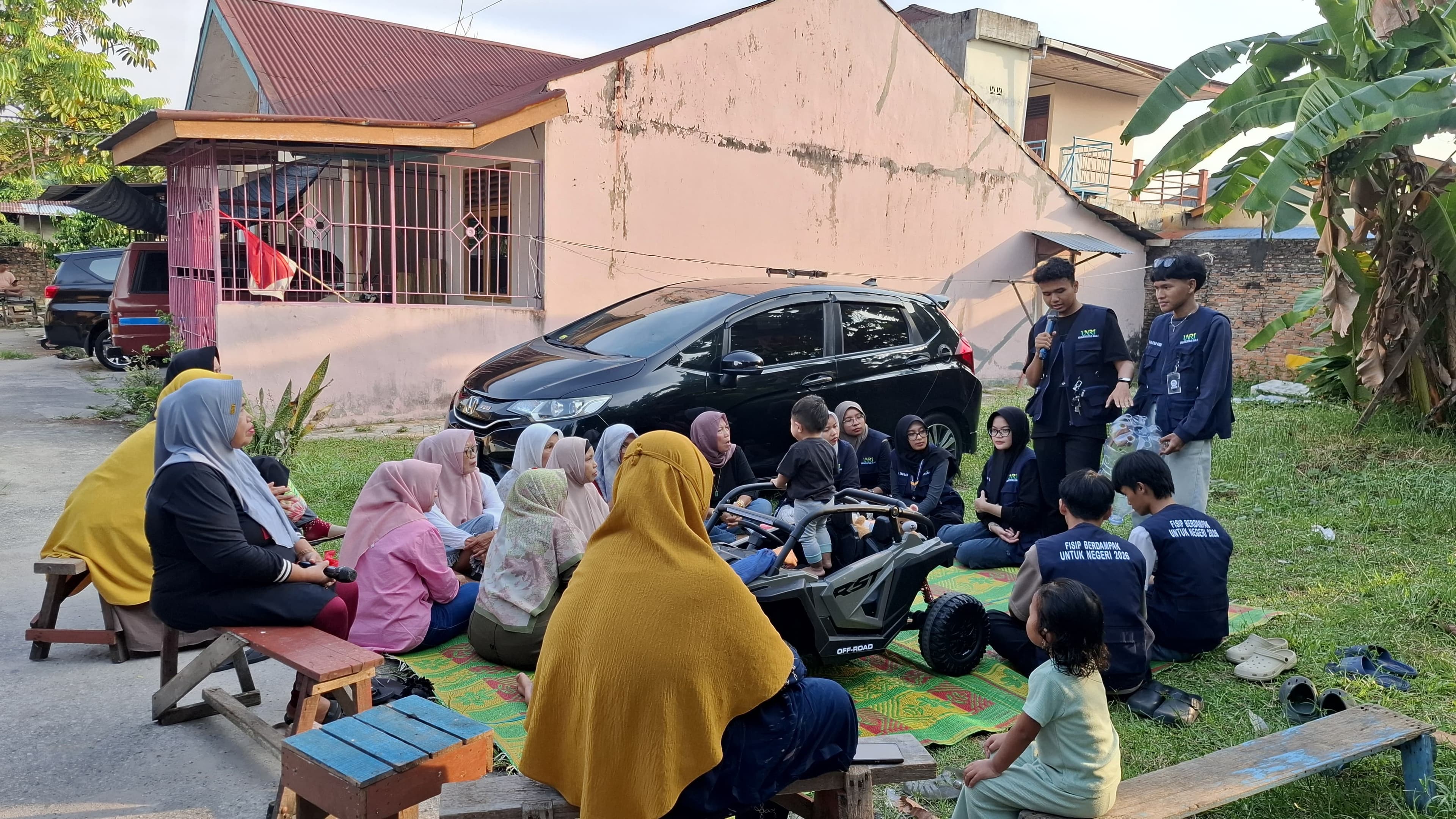 Bye Sampah Organik! Mahasiswa FBN Tampan Dampingi KWT Praktik Biopori
