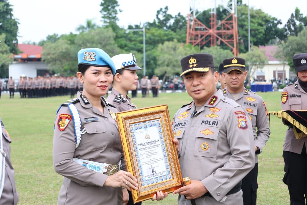 133 Personel Berprestasi Diguyur Penghargaan, Kapolda Riau: Bangun Kepercayaan Publik dengan Karya Nyata