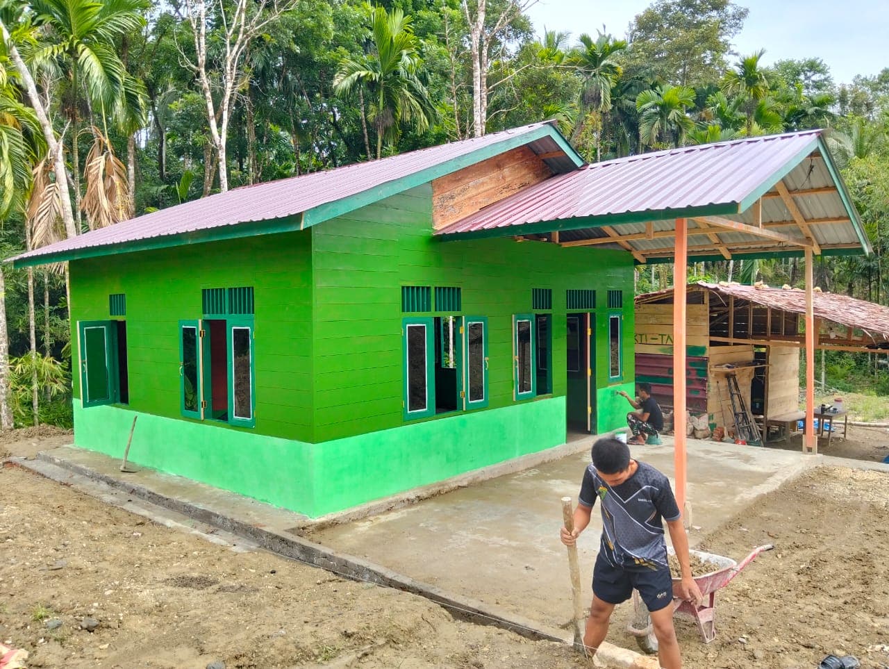 Program Bakti TNI Ubah Rumah Tak Layak Menjadi Hunian Nyaman bagi Sakharina Zalukhu