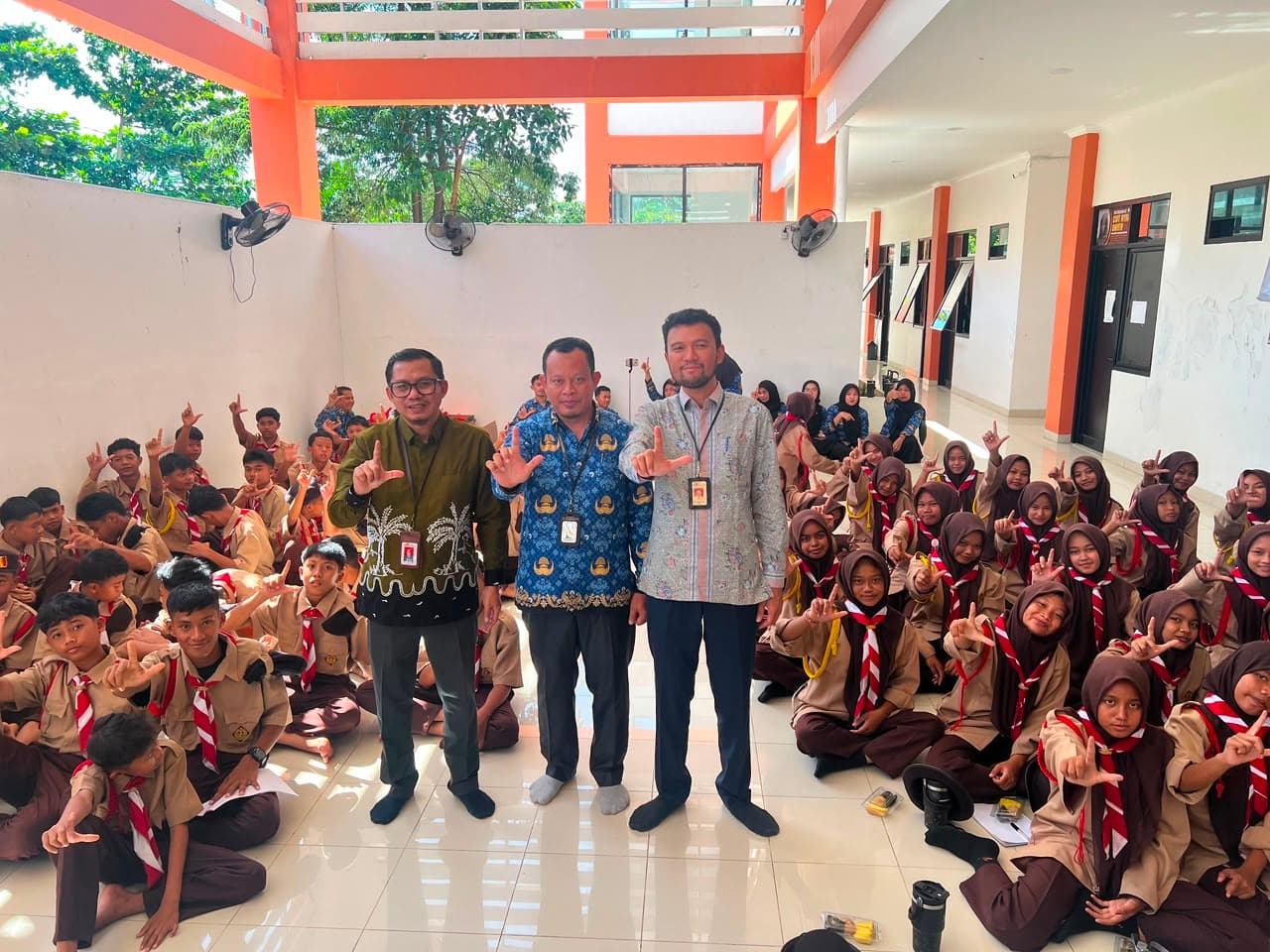 OJK Riau Edukasi 350 Siswa Sekolah Rakyat, Dorong Budaya Menabung Sejak Dini