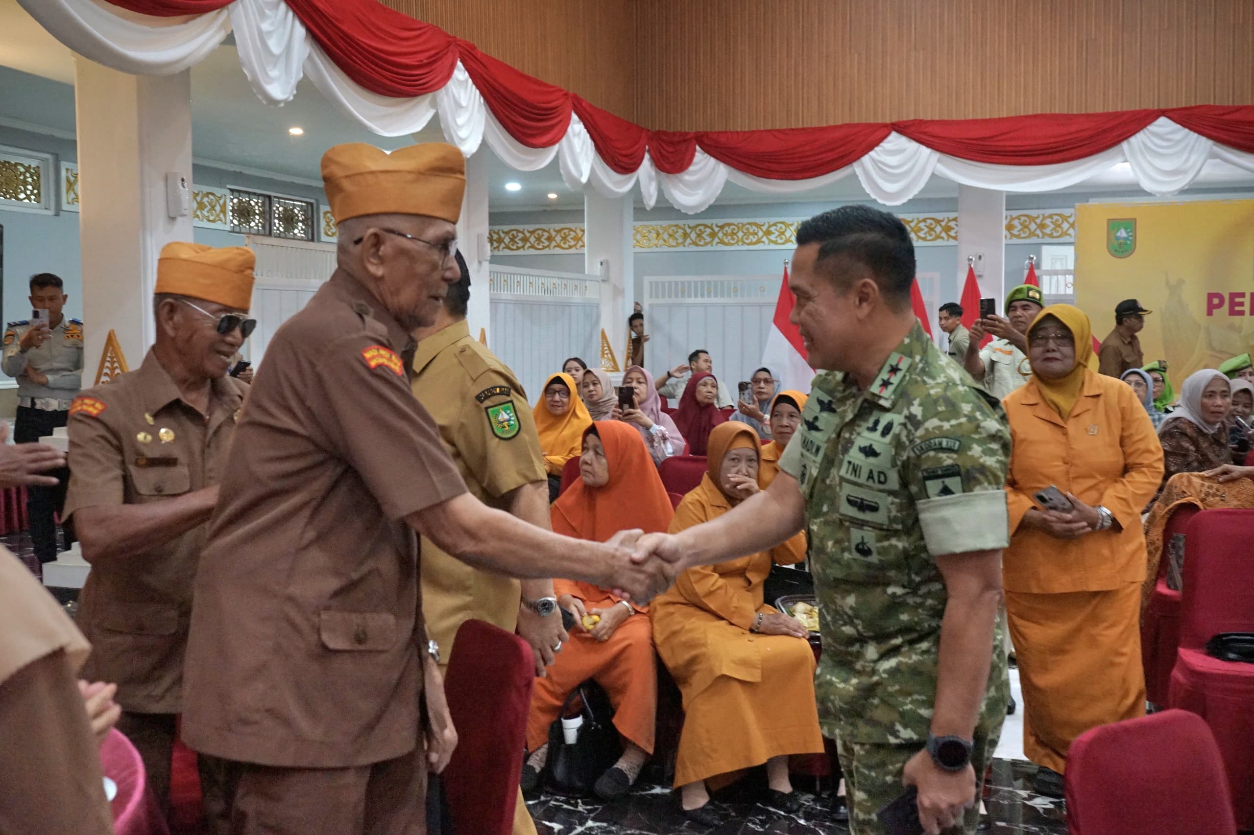 Sagu Hati untuk Pejuang, Pangdam XIX/Tuanku Tambusai Hadir dalam Ramah Tamah Veteran di Riau
