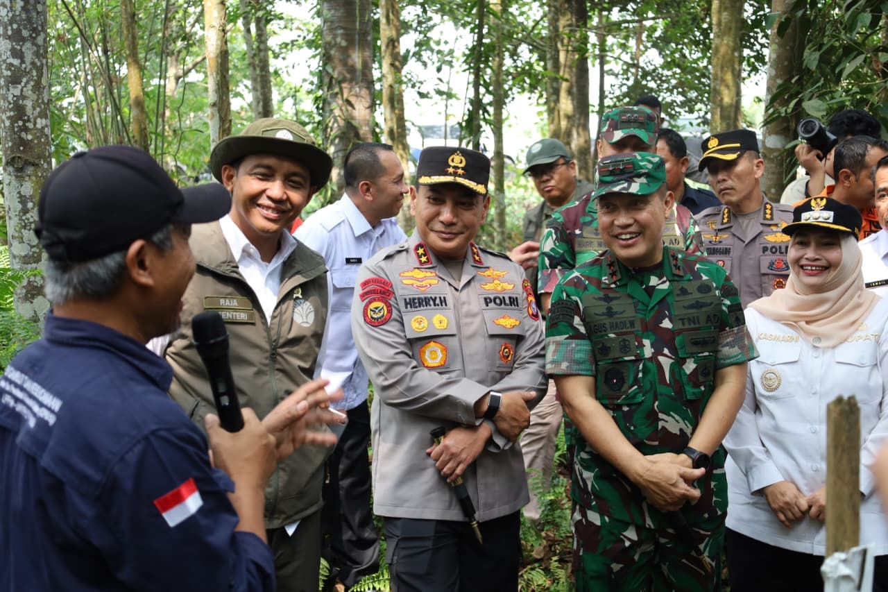 Pangdam XIX/Tuanku Tambusai Bersama Menteri Kehutanan Dorong Restorasi Berkelanjutan di Kawasan Rawan Karhutla